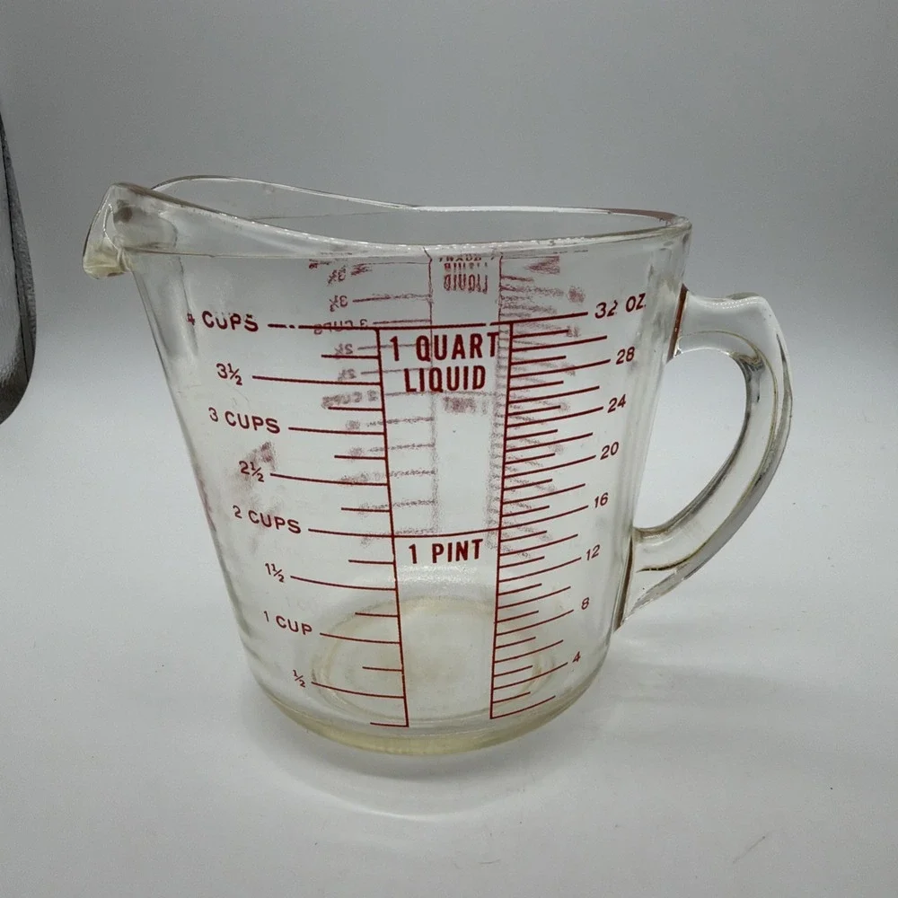 VTG PYREX Glass Liquid 1‎ Quart 4 Cup 532 Measuring Red Lettering 